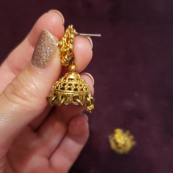 🔴 🆓️ FREE* Indian Handmade Jhimki Gold-Toned Dangly Earrings w/ Rhinestones 🔴 - Picture 5 of 5